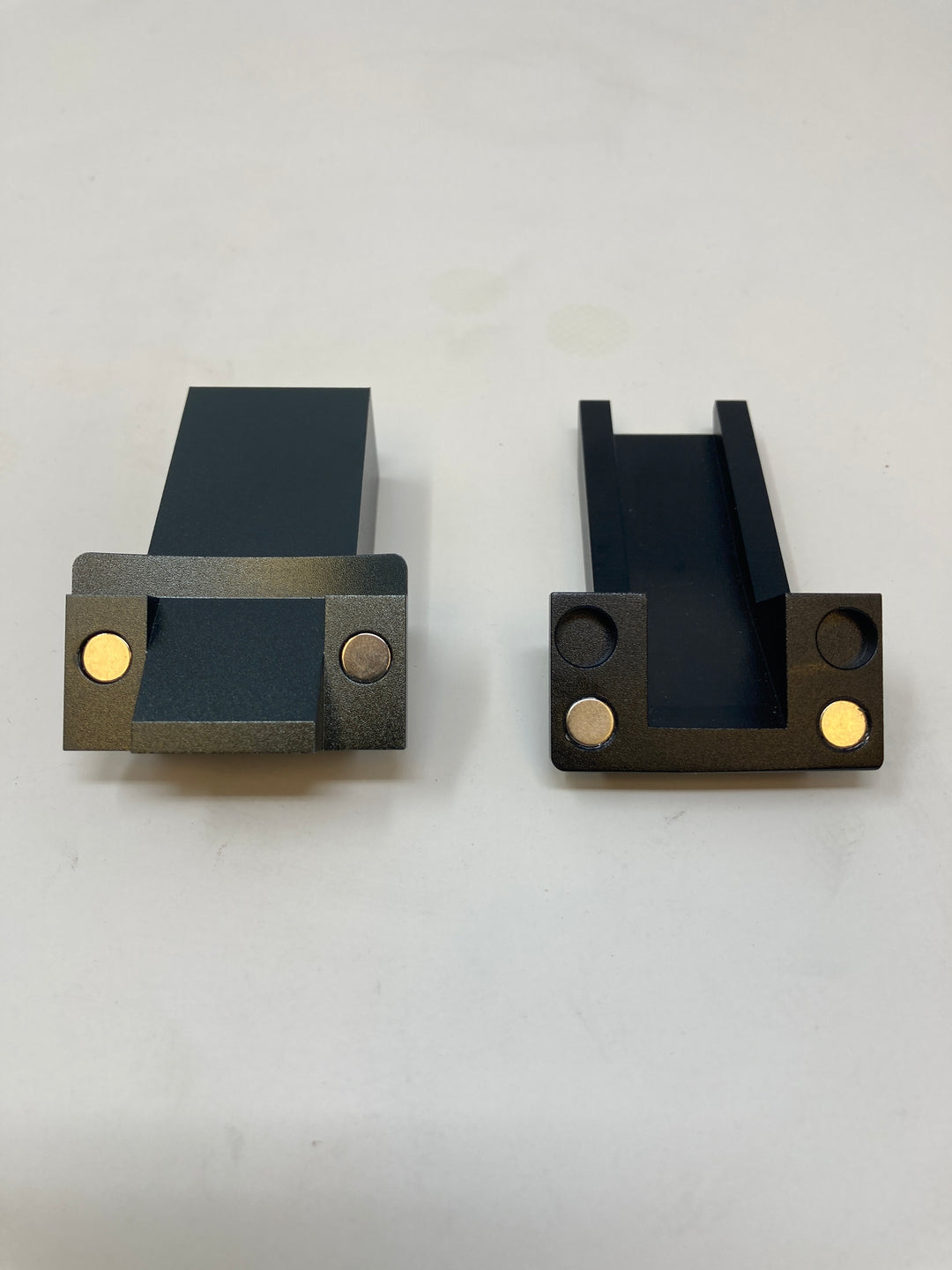 DF64V Gray Magnetic Chute