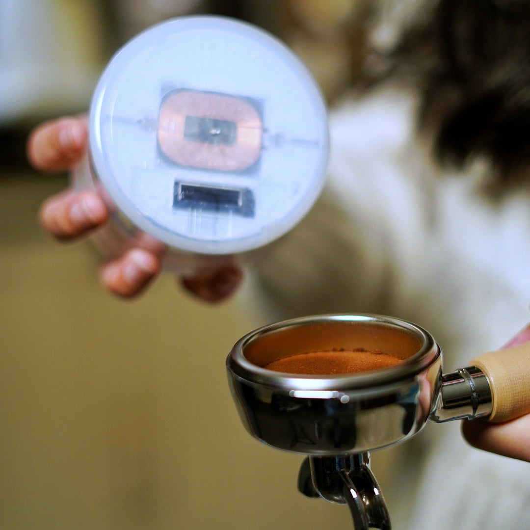 BOSeTAMPER automatic espresso tamper with wireless charging station