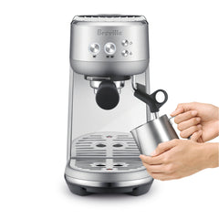 Breville Bambino BES450 espresso machine – milk texturing detail