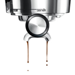 Breville Barista Express BES870 espresso machine – espresso extraction detail