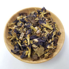 Blue Bellini loose-leaf white tea with butterfly pea flowers in a bowl