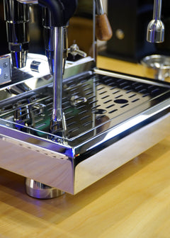 Turin Gallatin espresso machine — front product view 4