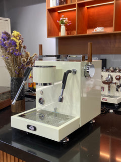 Turin MC3 espresso machine — espresso machine detail 8