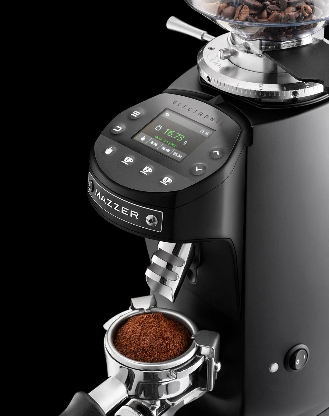 Mazzer Mini G display and portafilter close-up during weight-based dosing