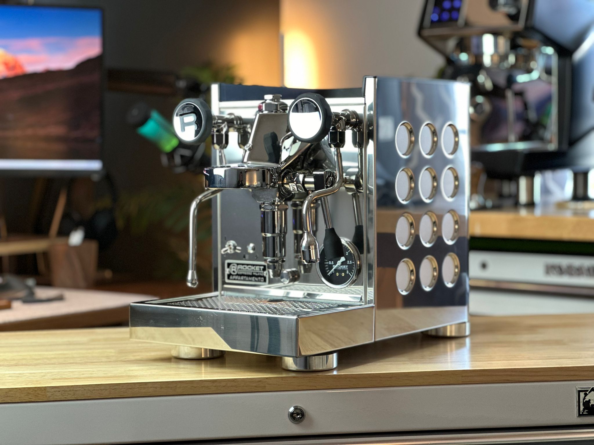 Espresso Outlet LLC - Espresso Machines & Grinders for Home & Business