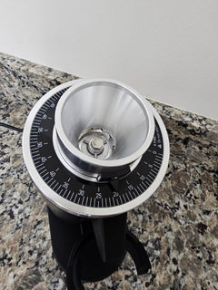 DF54 hopper opening and integrated anti-popcorn device